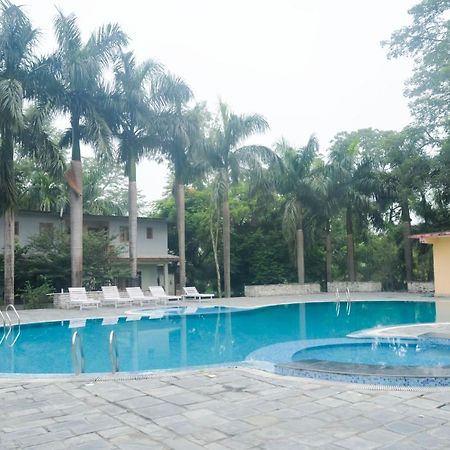Chitwan Paradise Hotel Sauraha Luaran gambar