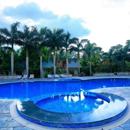 Chitwan Paradise Hotel Sauraha Luaran gambar