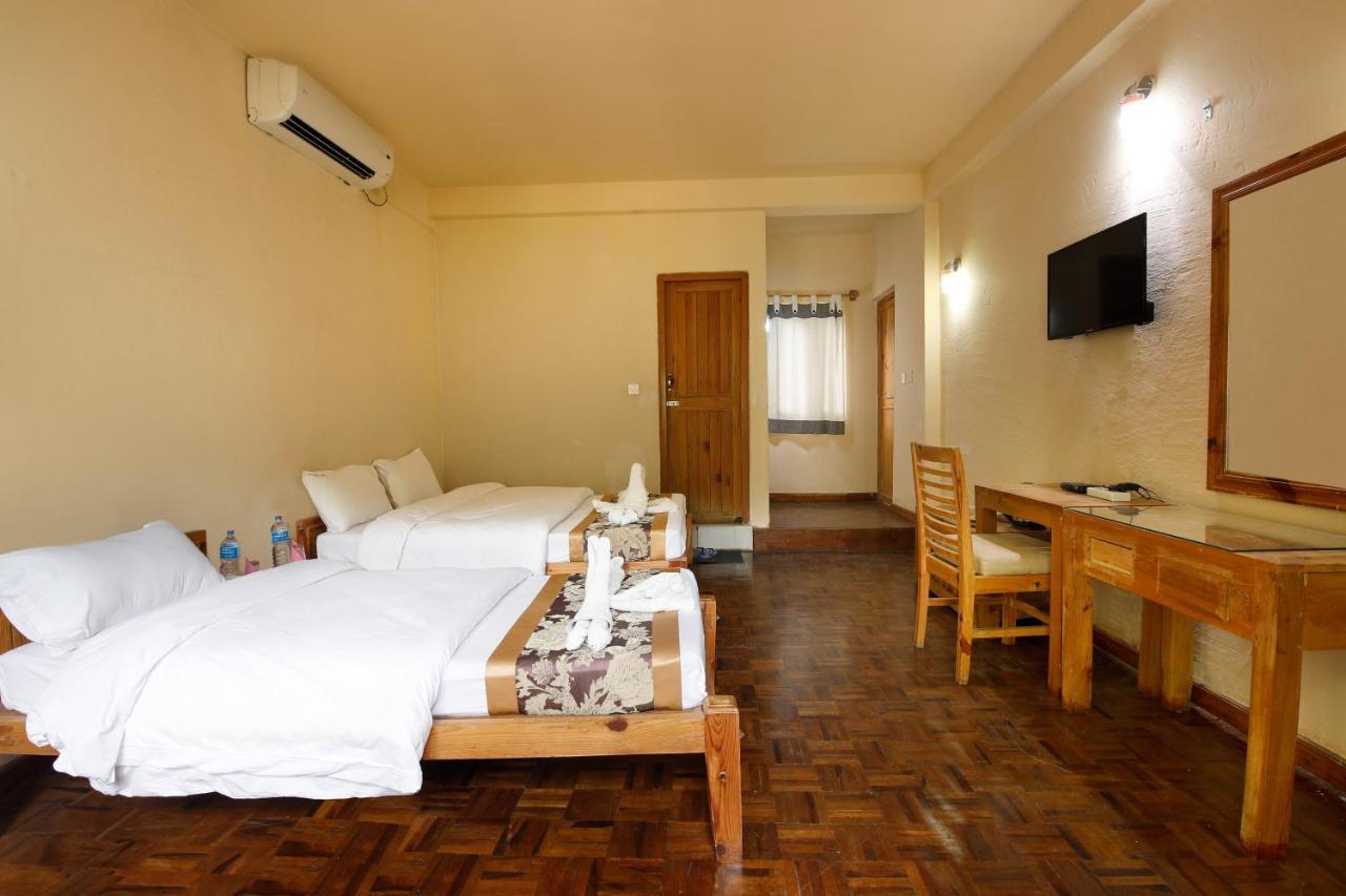 Chitwan Paradise Hotel Sauraha Luaran gambar