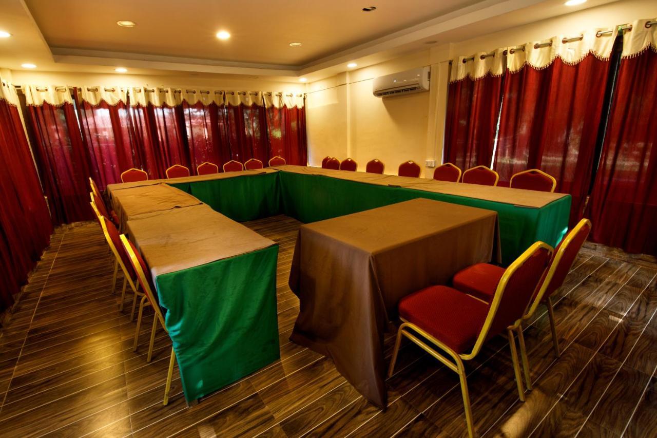 Chitwan Paradise Hotel Sauraha Luaran gambar