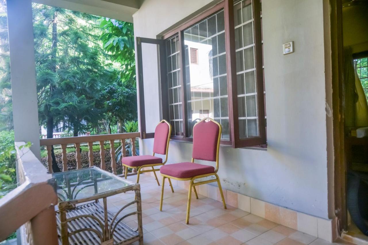 Chitwan Paradise Hotel Sauraha Luaran gambar