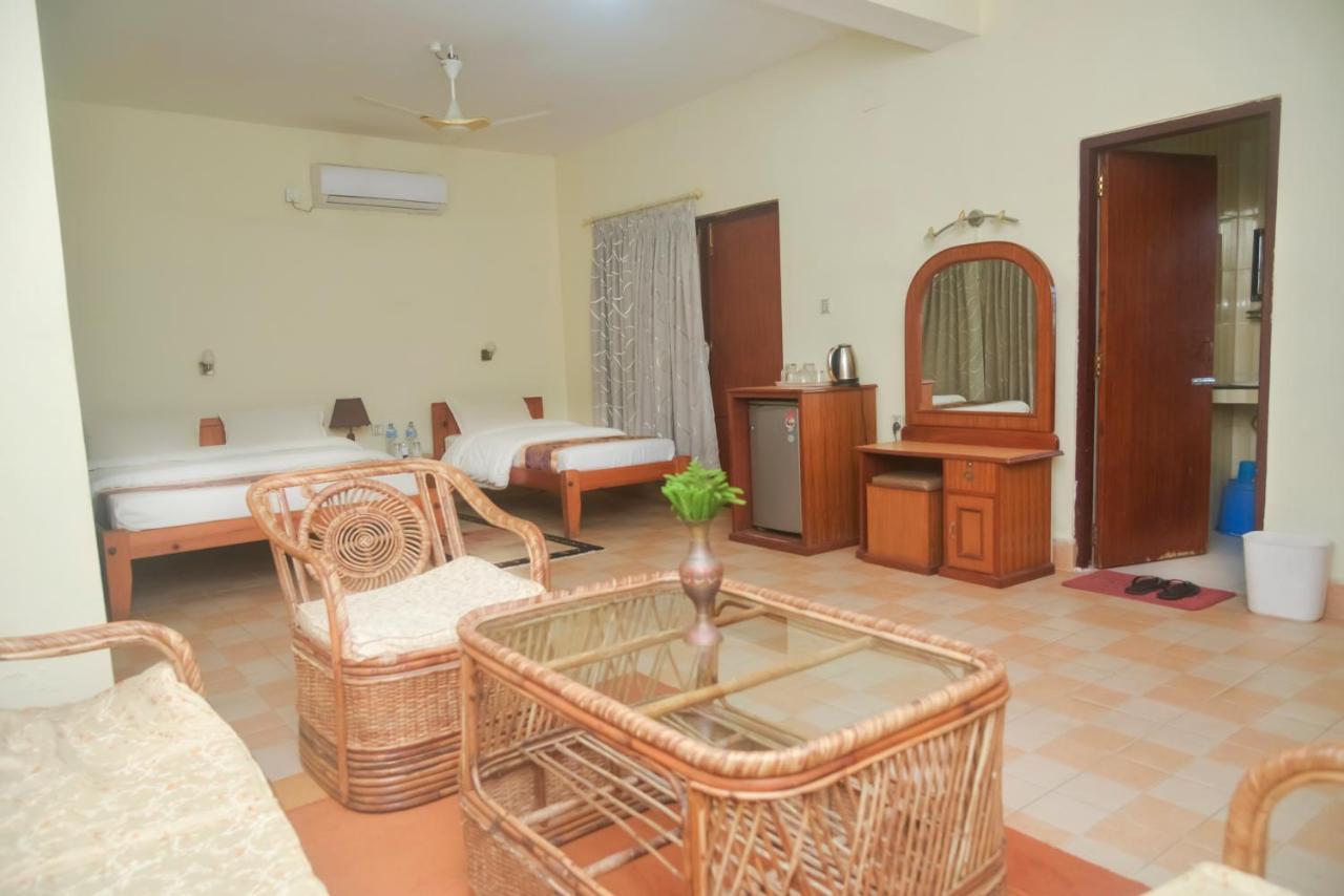 Chitwan Paradise Hotel Sauraha Luaran gambar