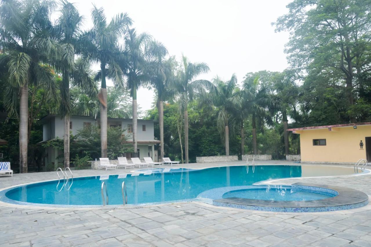 Chitwan Paradise Hotel Sauraha Luaran gambar