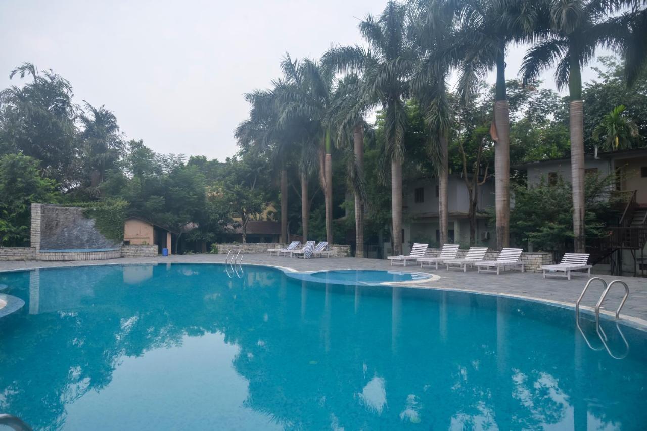 Chitwan Paradise Hotel Sauraha Luaran gambar