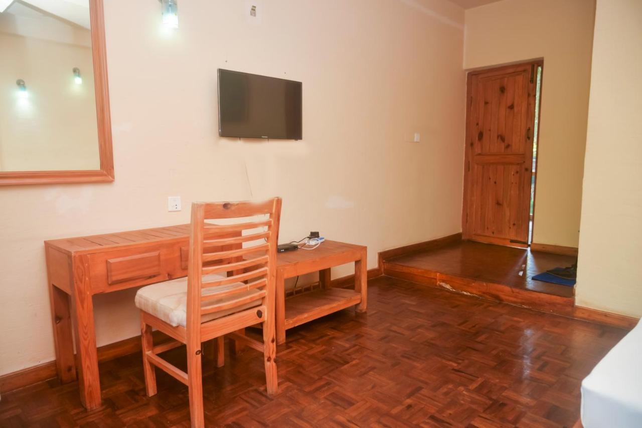 Chitwan Paradise Hotel Sauraha Luaran gambar