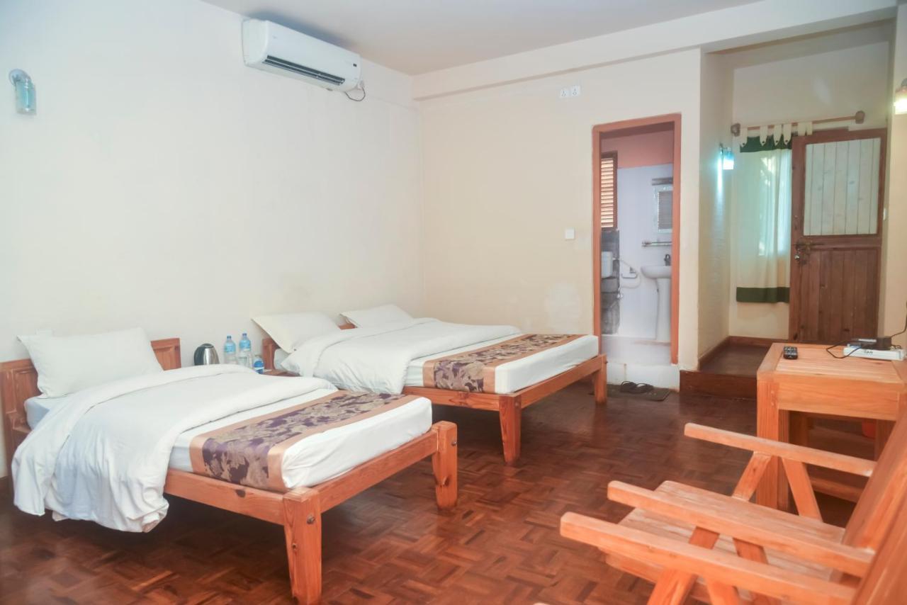 Chitwan Paradise Hotel Sauraha Luaran gambar
