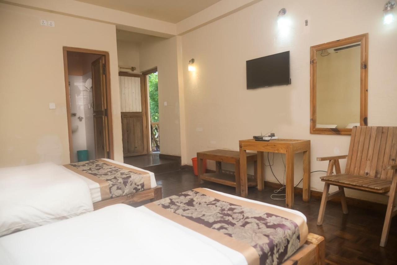 Chitwan Paradise Hotel Sauraha Luaran gambar