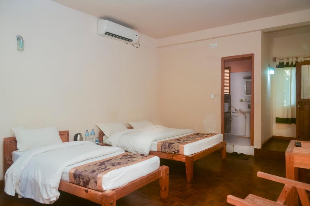 Chitwan Paradise Hotel Sauraha Luaran gambar