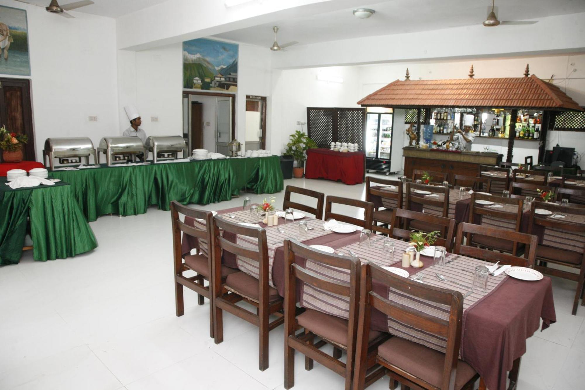 Chitwan Paradise Hotel Sauraha Luaran gambar