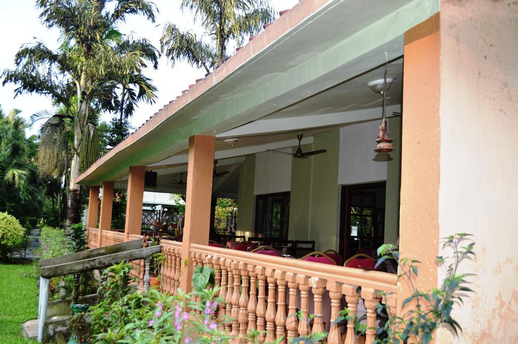 Chitwan Paradise Hotel Sauraha Luaran gambar