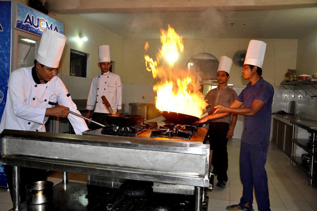 Chitwan Paradise Hotel Sauraha Luaran gambar