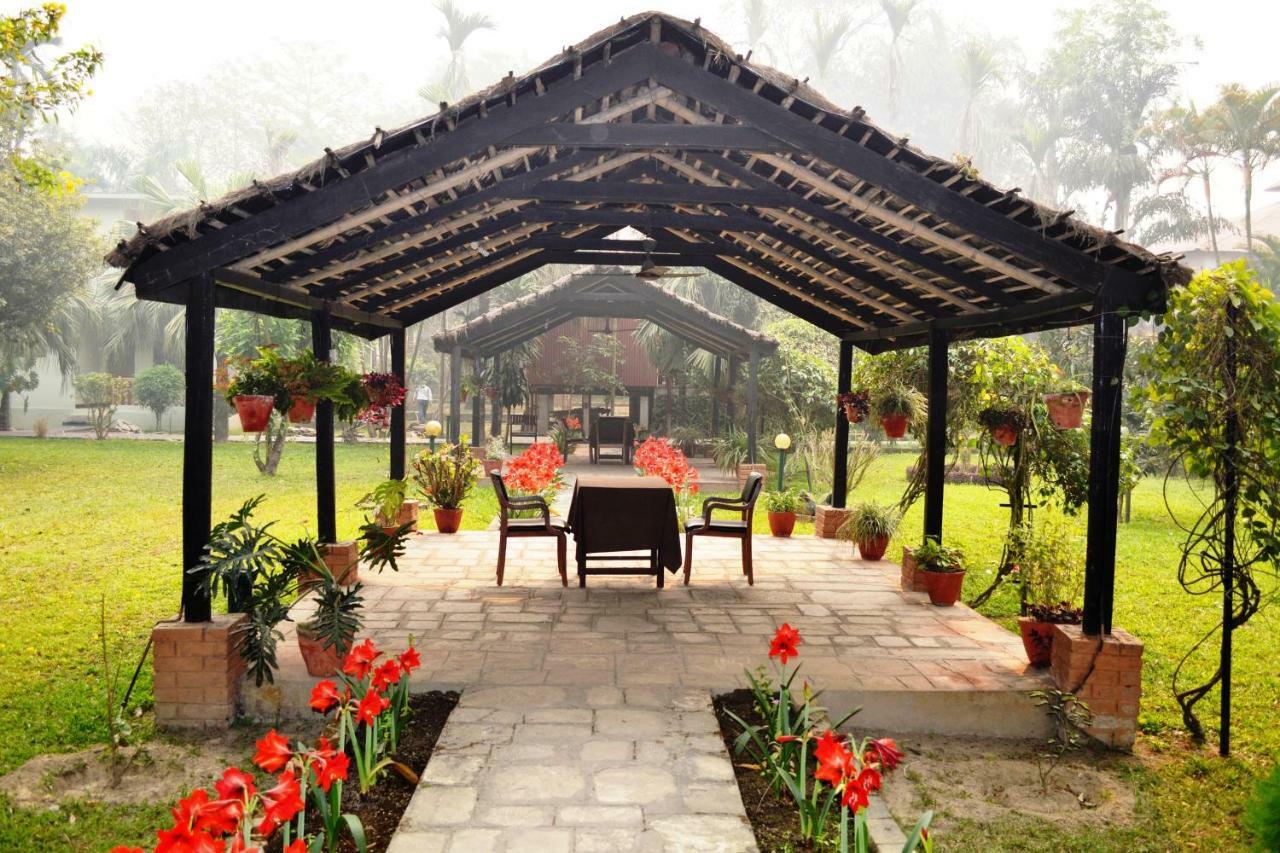 Chitwan Paradise Hotel Sauraha Luaran gambar
