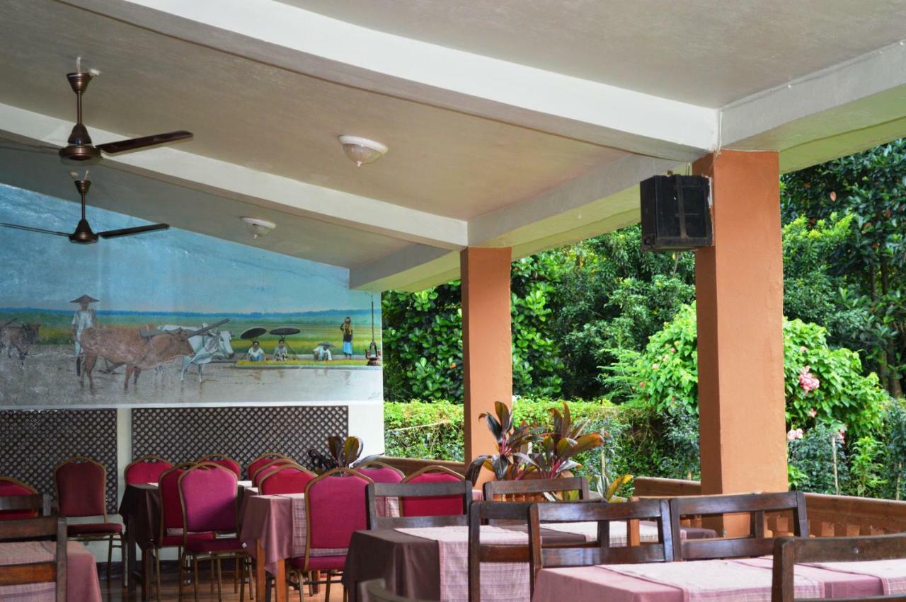 Chitwan Paradise Hotel Sauraha Luaran gambar