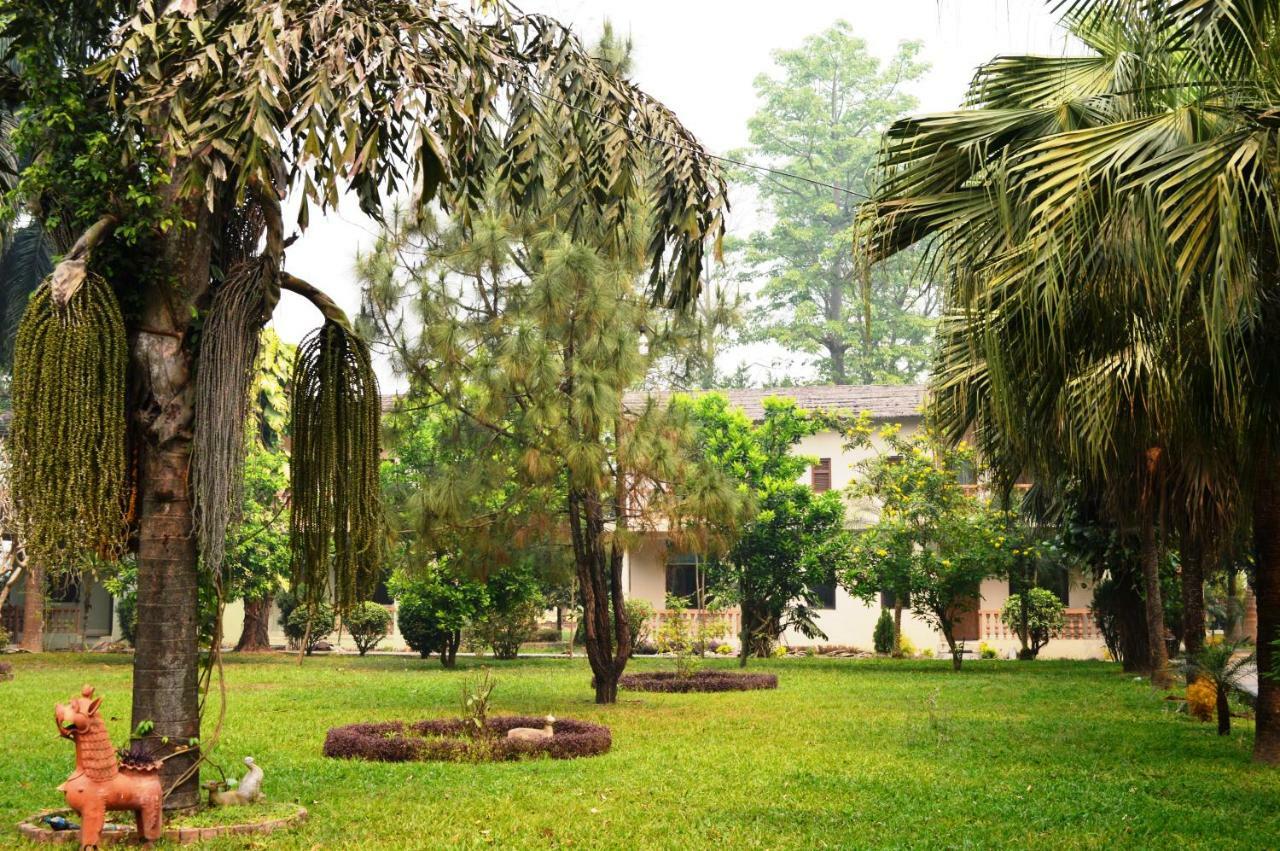 Chitwan Paradise Hotel Sauraha Luaran gambar