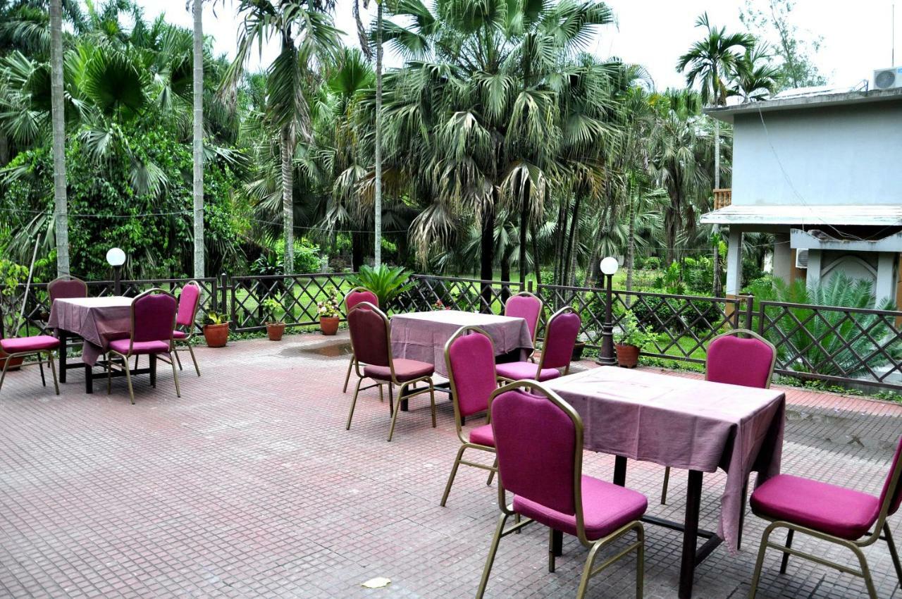 Chitwan Paradise Hotel Sauraha Luaran gambar