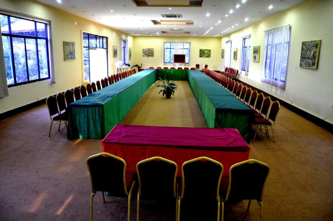 Chitwan Paradise Hotel Sauraha Luaran gambar