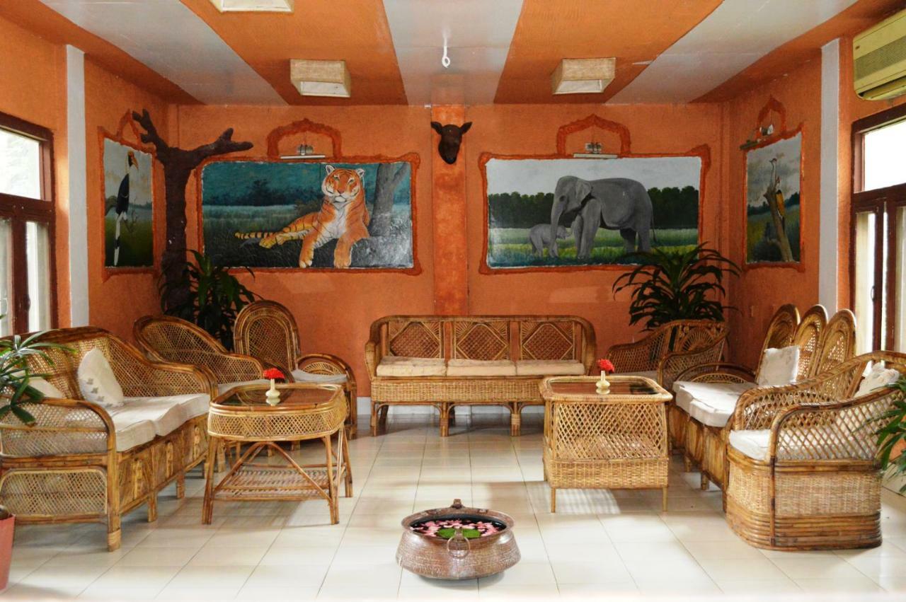 Chitwan Paradise Hotel Sauraha Luaran gambar