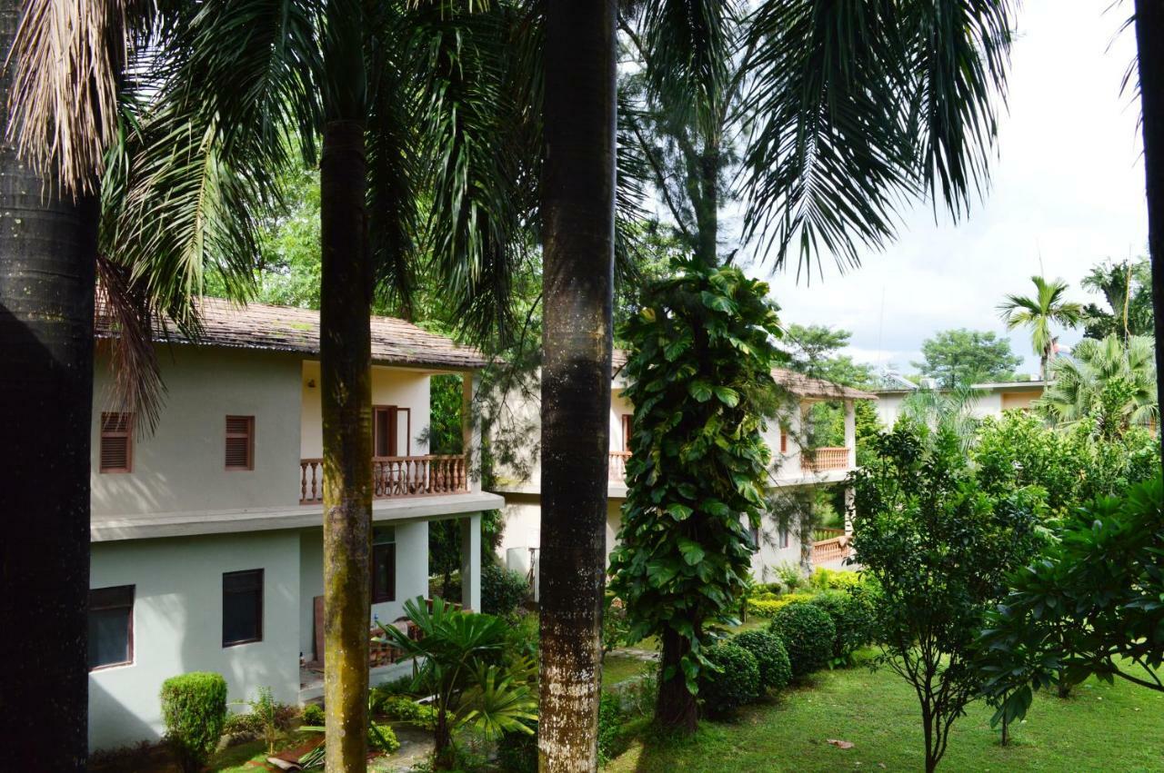 Chitwan Paradise Hotel Sauraha Luaran gambar