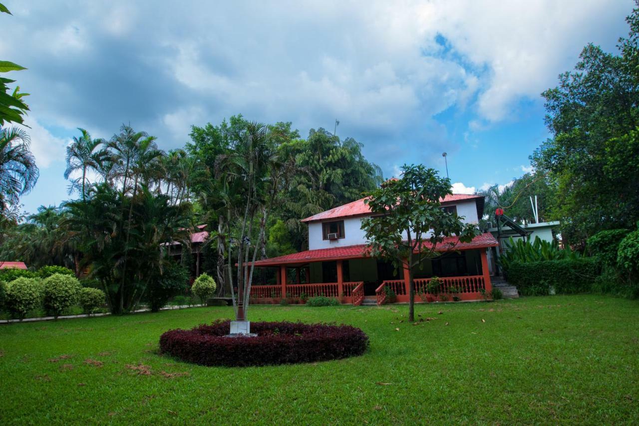 Chitwan Paradise Hotel Sauraha Luaran gambar