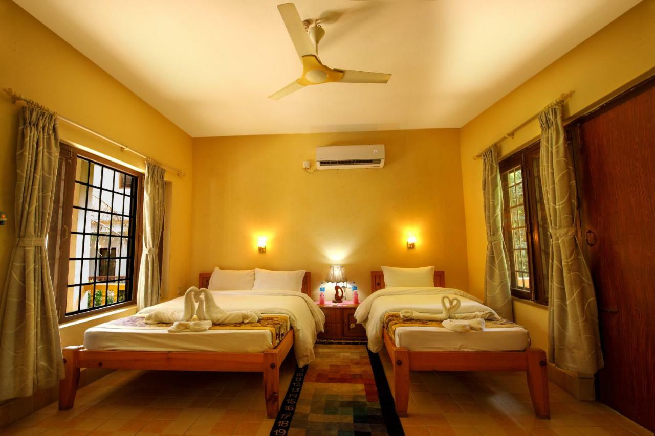 Chitwan Paradise Hotel Sauraha Luaran gambar