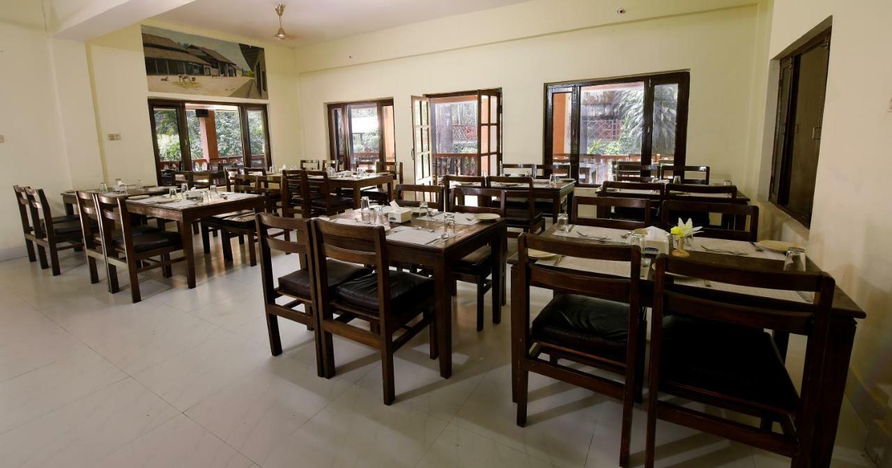 Chitwan Paradise Hotel Sauraha Luaran gambar